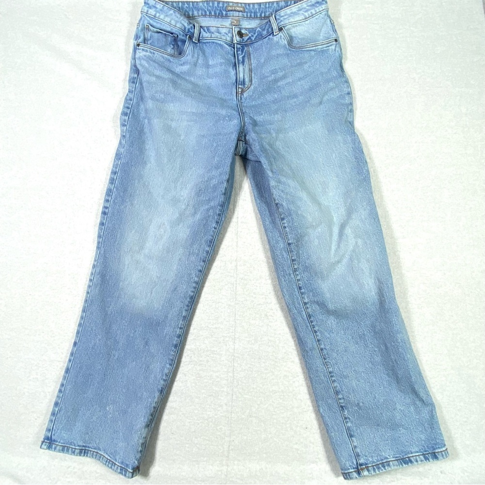 Falls Creek Jeans Women's 16 Blue Straight Leg Hi Rise Stretch Casual Denim NWT